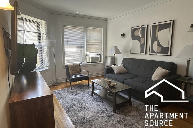 Building Photo - 1913 W Larchmont Unit 3B