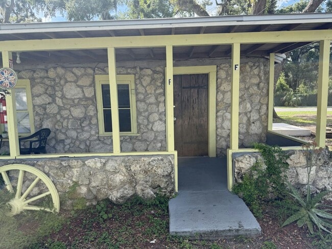 Building Photo - 14035 W River Rd Rental