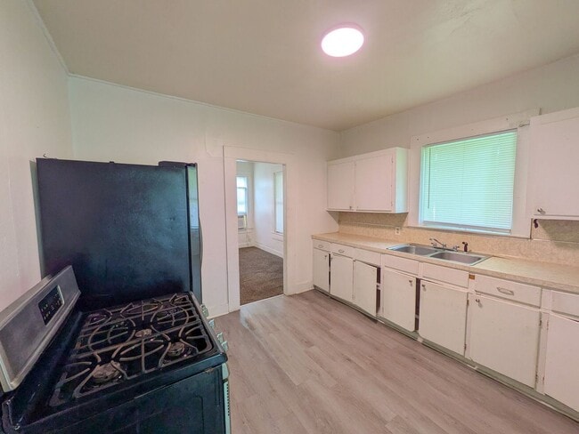 Photo - 1491 Brockman St