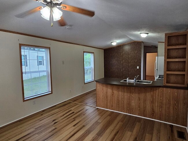 Photo - 230 Maverick Ln