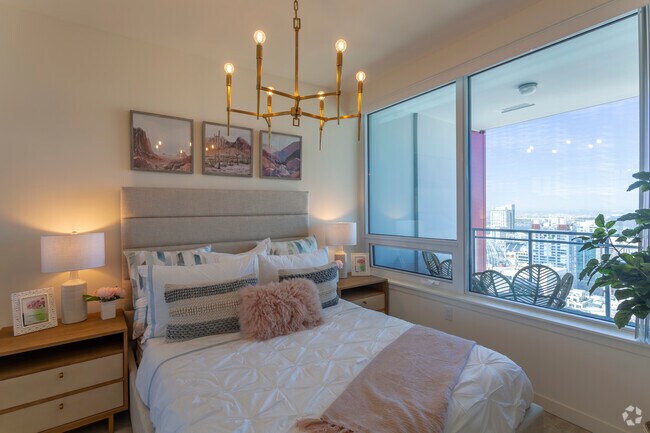 1 BR, 1 BA - 698 SF