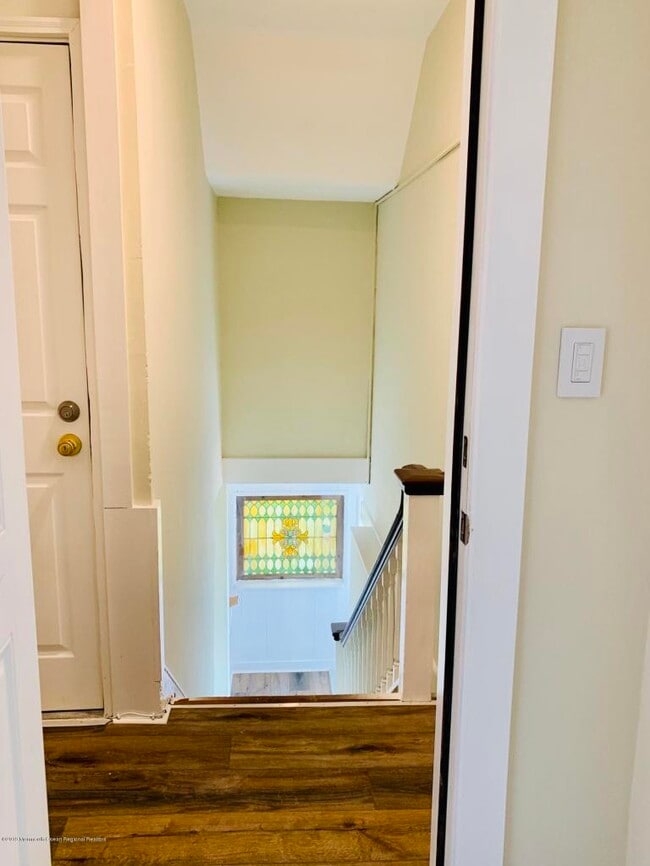 Entry Stairs - 415 Sunset Ave Unit Apt 2