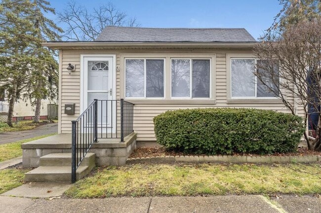 Building Photo - 2040 Austin Ave