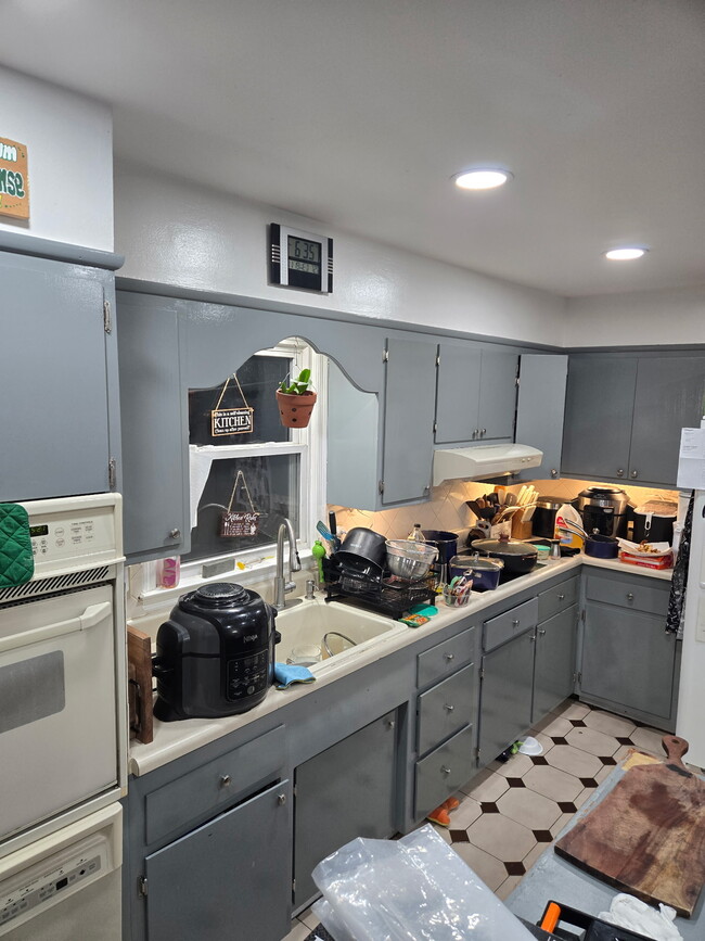 Building Photo - 38 6th St Unit Private Home