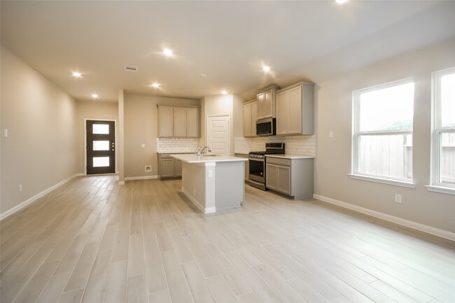 Photo - 610 Ellwood Terrace Ln