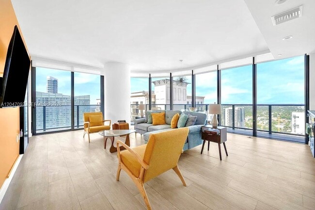 Building Photo - 55 SW 9th St Unit 3306