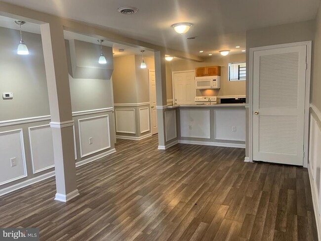 Building Photo - 2504 W Franklin St