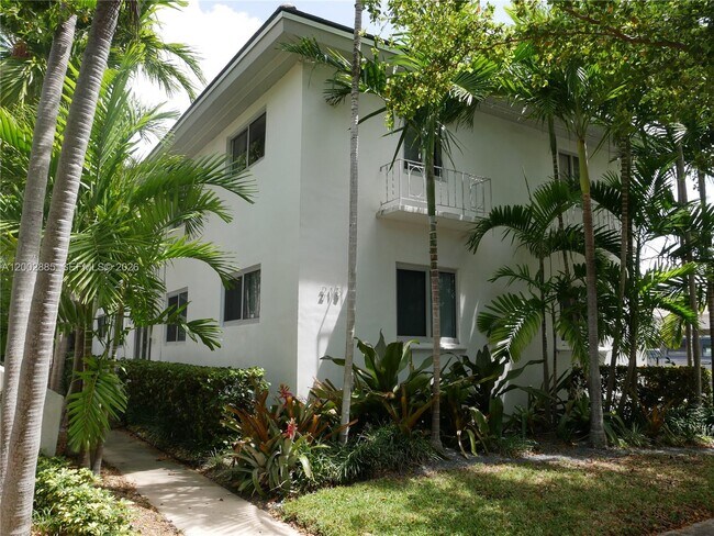Building Photo - 215 Antilla Ave Unit 3