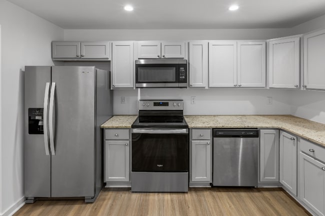 Photo - 770 N Donahue Dr