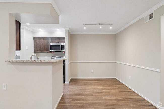1BR, 1BA - 800SF - Dining Room