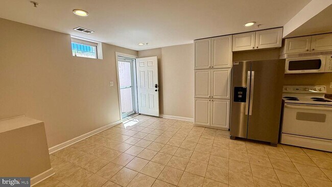 Photo - 817 Linslade St Unit LL