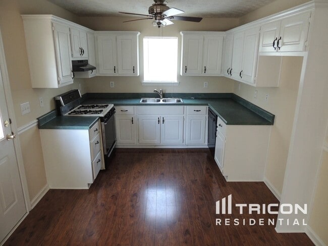 Photo - 99 Floresta Dr