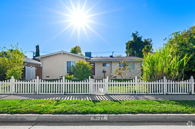 Building Photo - 6527 Woodlake Ave Rental