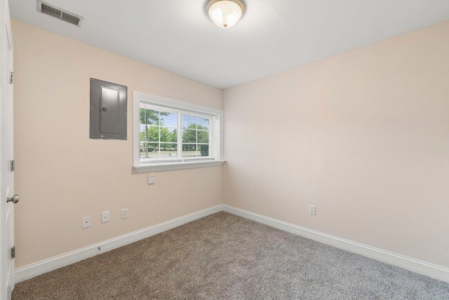 Photo - 243 W Klein Ave