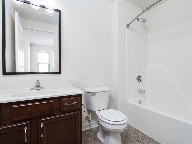 3 Bed / 2 Bath - 1,500 SF - Bathroom