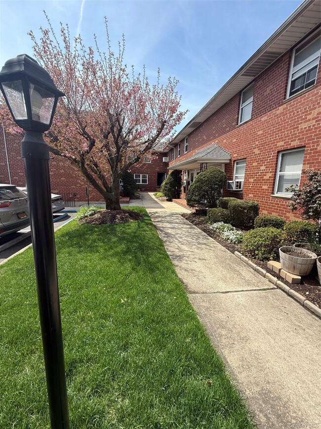 Building Photo - 1690 Grand Ave Unit B2