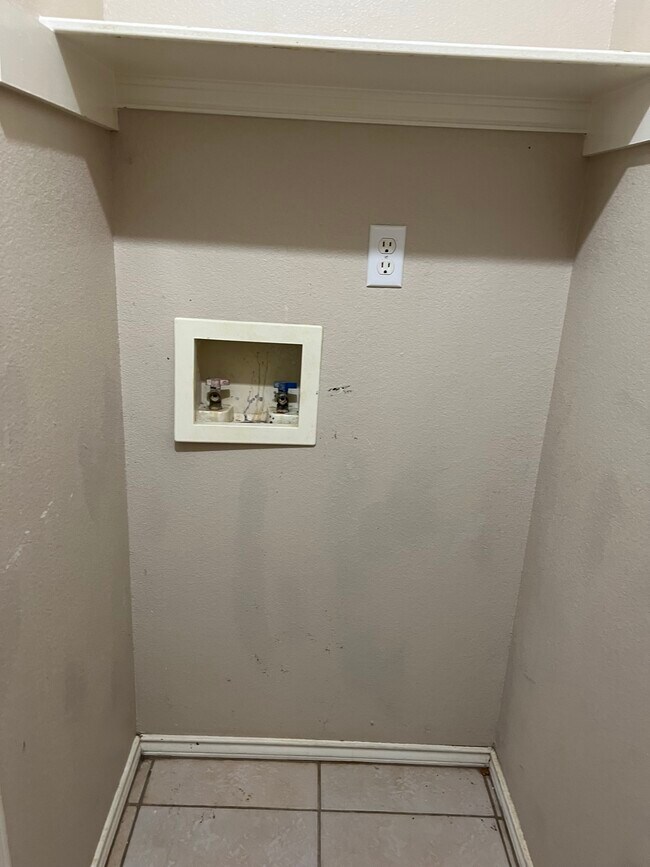 Área de lavandería - 817 Sonesta Dr