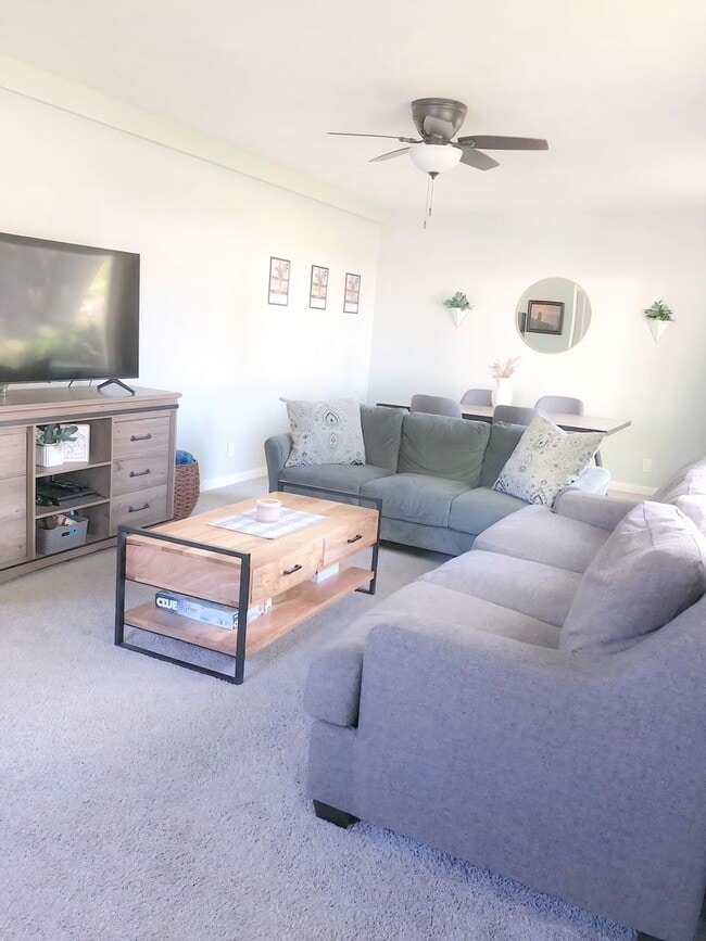 Photo - Charming & Cozy 3BR Retreat with Modern Touches in Quiet Des Moines Neighborhood