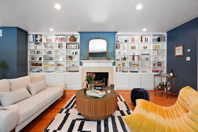 Living room - 1150 Chantilly Rd