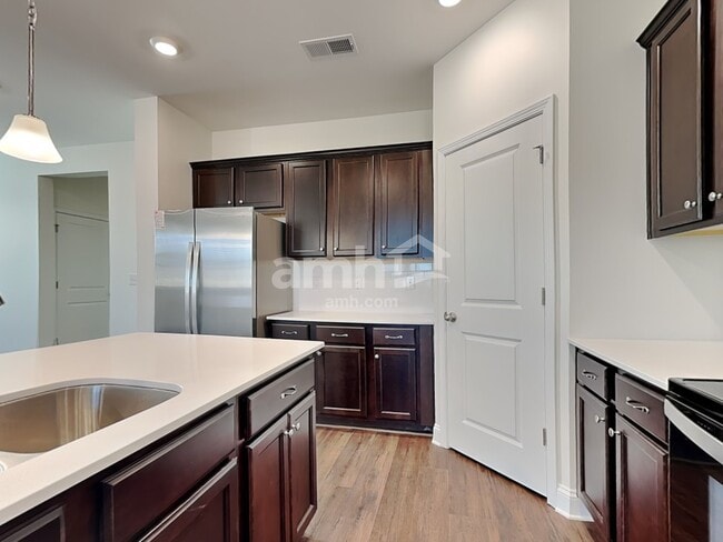 Photo - 623 Rivermist Dr