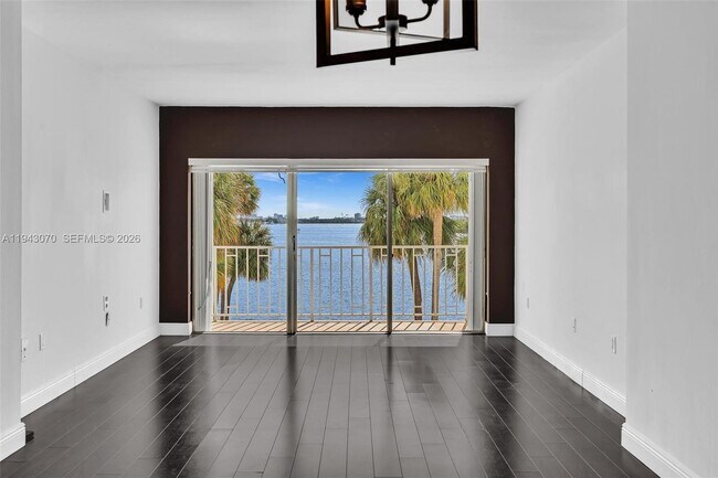 Photo - 500 Bayview Dr Unit 228