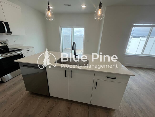 1195 E Jaylee Dr