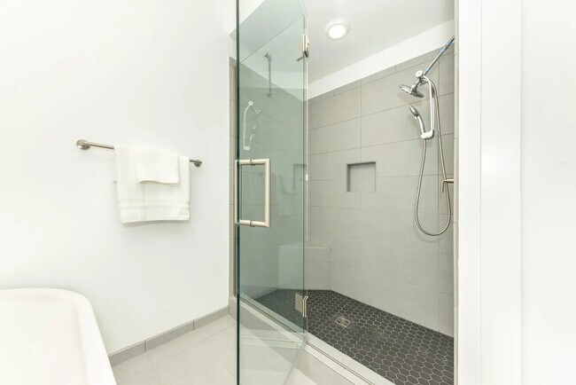 Photo - 218 W Kingsley St Unidad 409