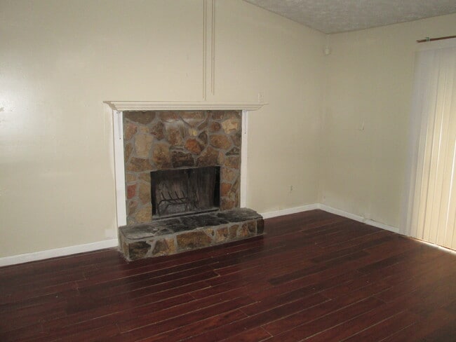 Building Photo - 5805 Williamsburg Trce Rental