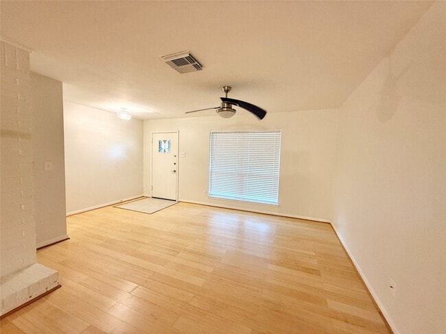 Photo - 5470 Ariel St