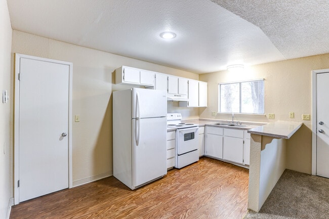 1BR, 1BA - 570SF - Kitchen - Wedekind Apartments