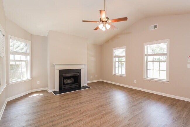 Photo - 2010 Greenhill Pass