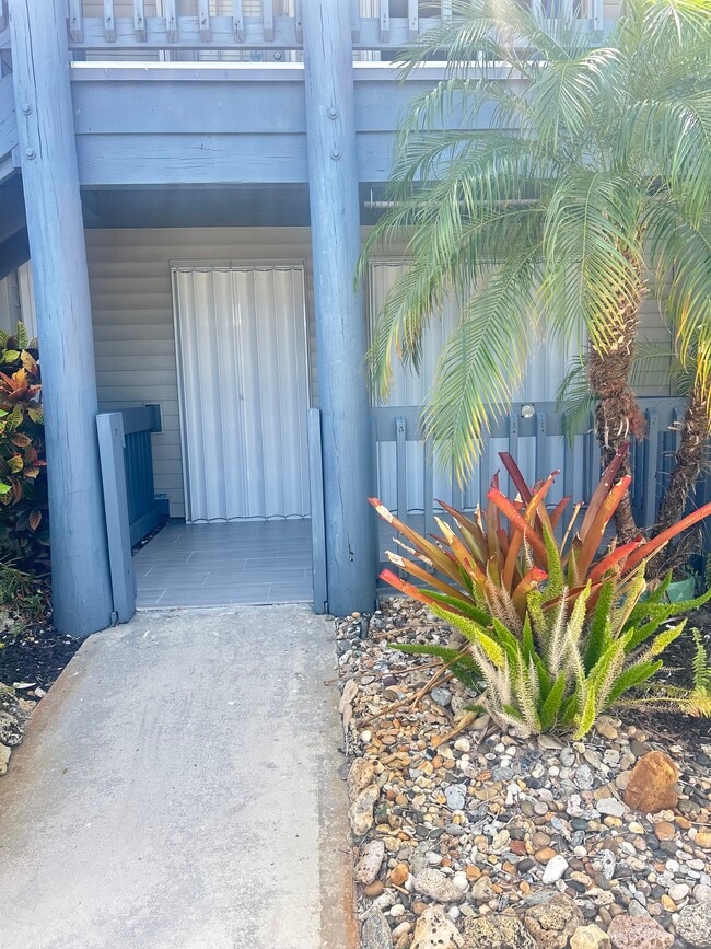Building Photo - 1585 NE Beacon Dr Unit 1585 NE Beacon Drive 1103 Rental
