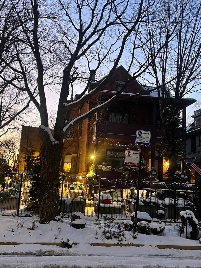 Building Photo - 5202 N Lakewood Ave Unit 2