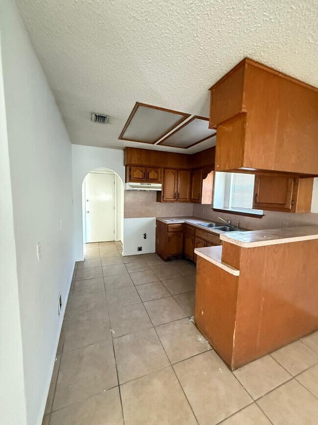 Photo - 108 N Mina De Oro St