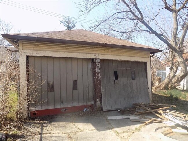 Photo - 14137 Mansfield St
