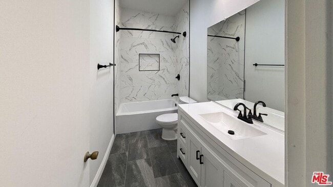 Photo - 1424 Amherst Ave Unit 206