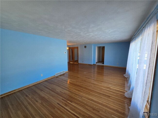 Photo - 39 Lennox Ave