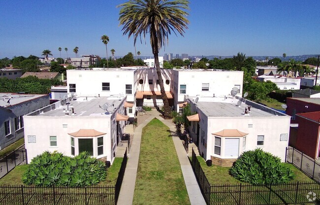 Building Photo - 1935 1/4 Carmona Ave Rental