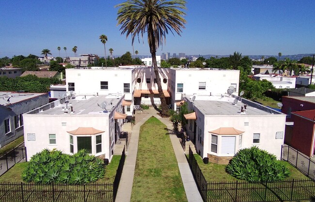 Building Photo - 1933 Carmona Ave