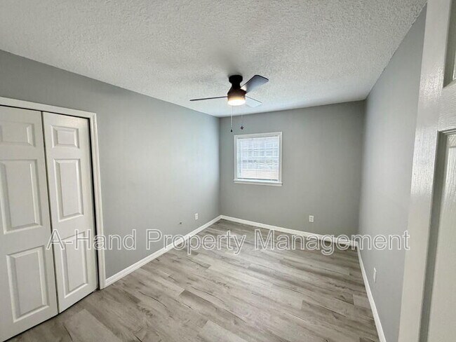 Photo - 558 E Desoto St