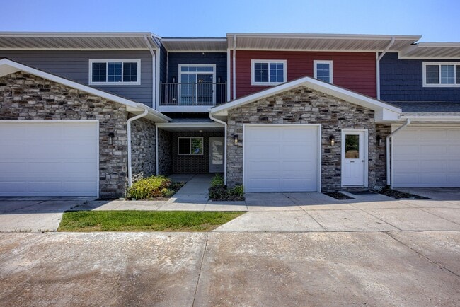 Building Photo - Must See Condo!! Unit 107