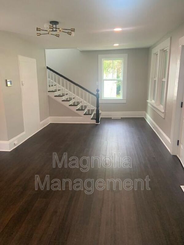 Photo - 734 Eaton St