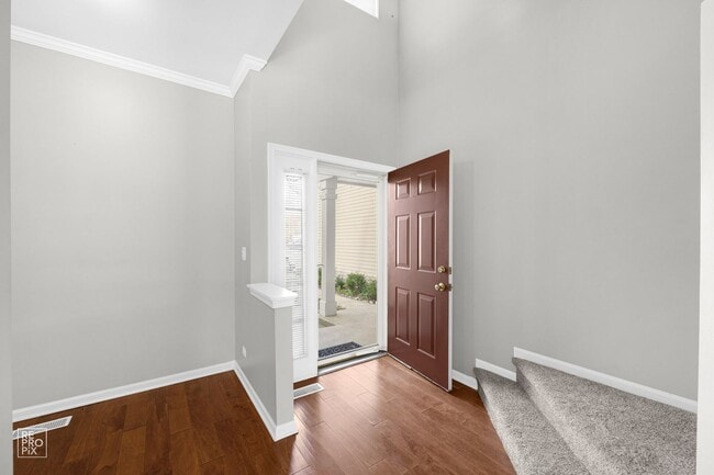 Photo - Gorgeous and Updated Large 2 Bedroom / 1.5 Bath Townhome in Grayslake!