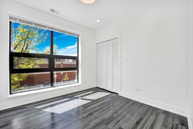 Photo - 4350 W Lawrence Ave