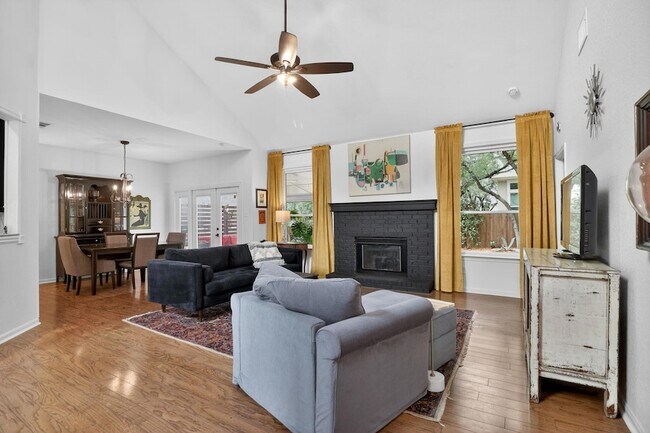 Photo - 1607 Gracy Farms Ln