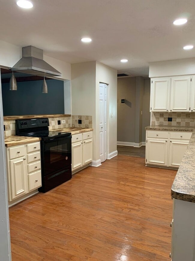 Photo - Spacious Winter Park Village area house fo...