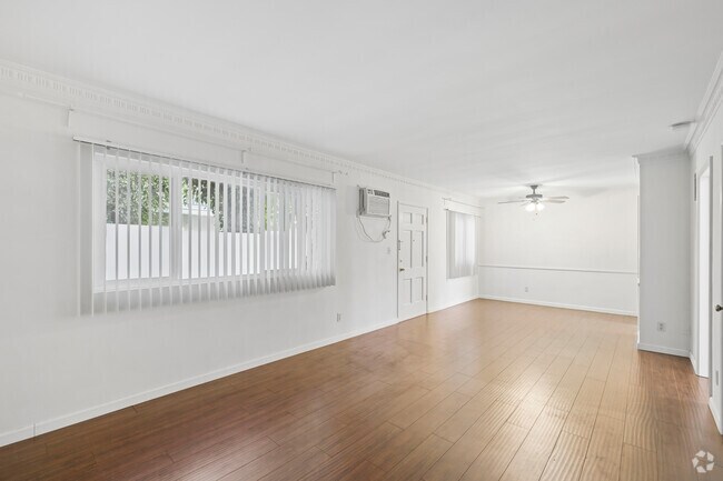 1BR, 1BA - 850SF - Living Room