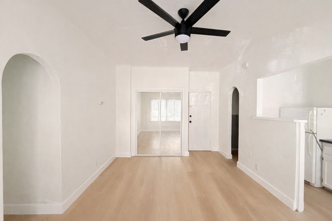 Building Photo - 1102 S Mariposa Ave Unit 109