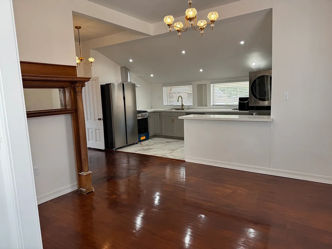 Photo - 2346 Parker St