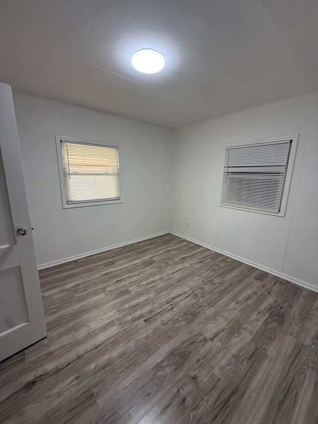 Photo - LEE/HARVARD 2 BED SINGLE HOME